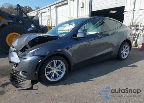 2022 Tesla Model Y Long Range Dual Motor All-Wheel Drive z USA, uszkodzony, nr VIN 7SAYGDEE0NF563331